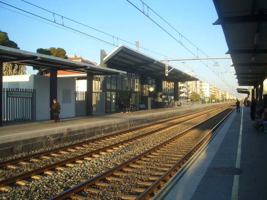 File:Estació de Segur de Calafell.JPG