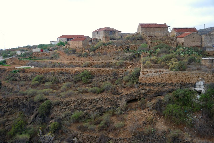 File:Caserío de Icor III.jpg