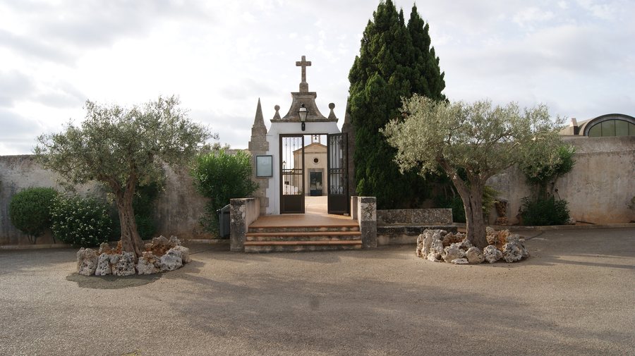 File:Mallorca-Calonge-Ma 4012-Cementery s'Alqueria Blanca y Calonge-05.jpg