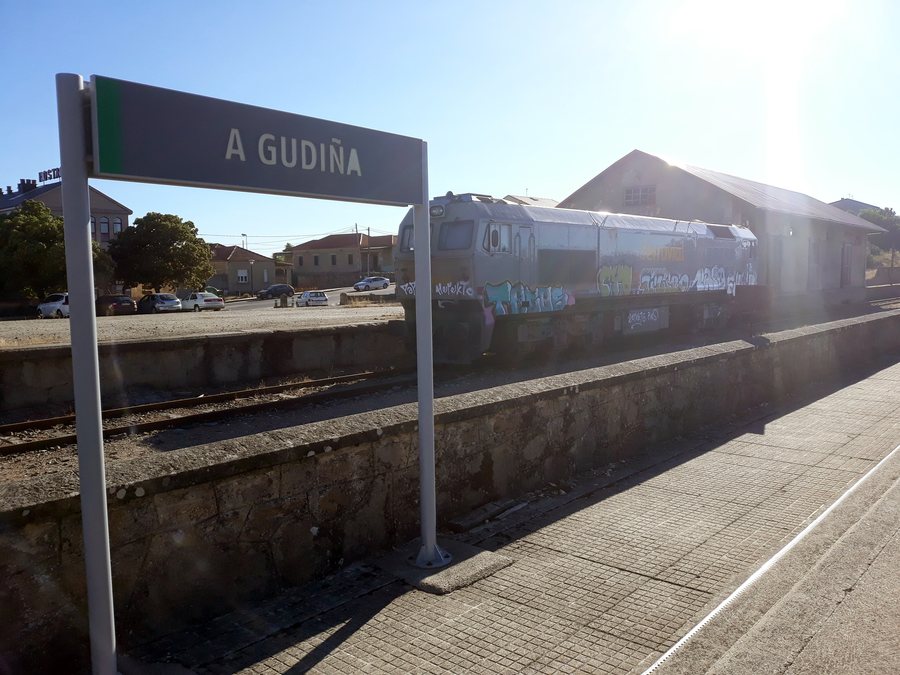 File:A Gudiña railway station.jpg