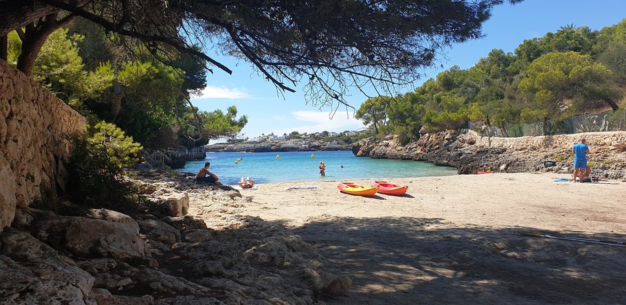 File:Playa de Cala Serena, en Felanich (Baleares).jpg
