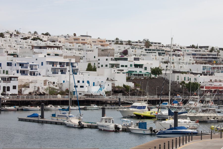 File:Porto de Puerto del Carmen-11.jpg