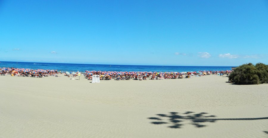 File:Playa del Inglés, 35100 Maspalomas, Las Palmas, Spain - panoramio (7).jpg