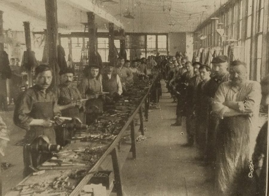 File:Fábrica de armas en Éibar. 1913..jpg