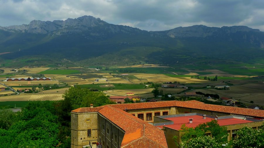File:Looking out from Laguardia, Spain - panoramio.jpg