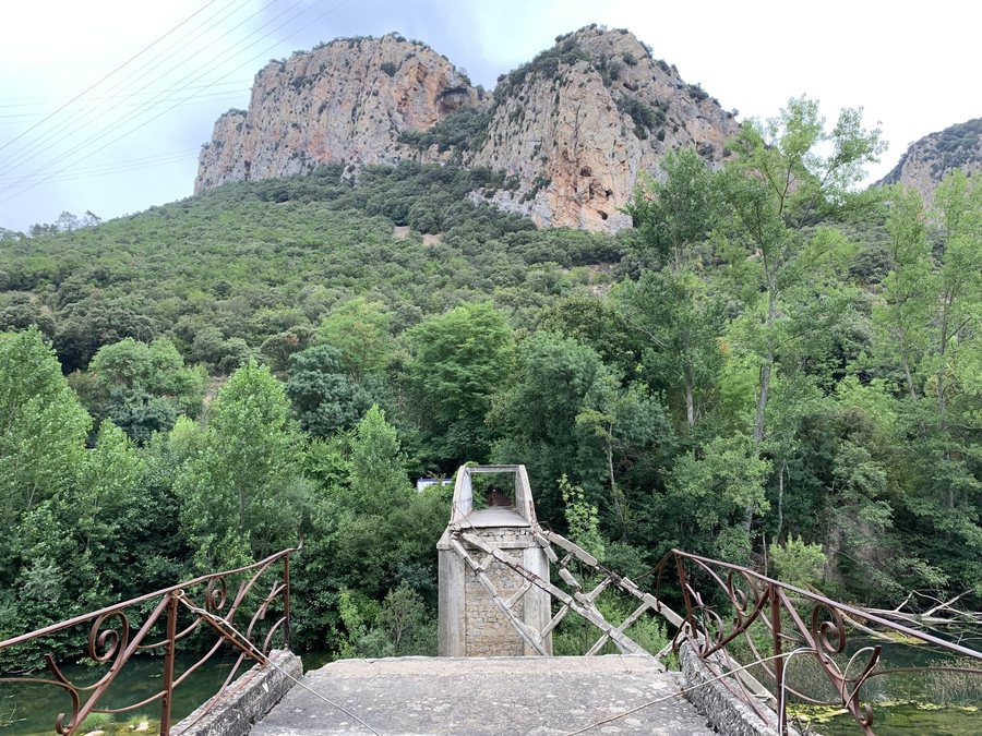 File:Puente destruido Sobron.jpg